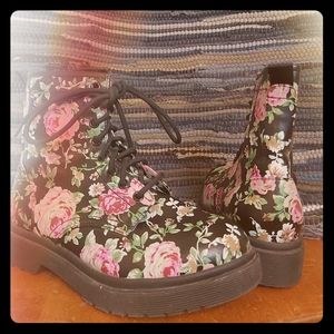 Mossimo floral combat boots ♡